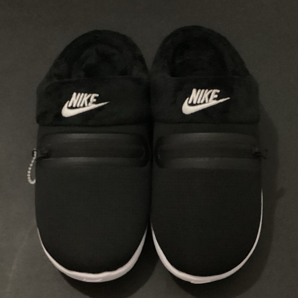 Womens Nike Black and White Slippers